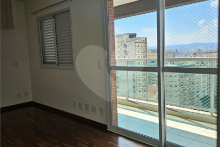 Apartamento à venda no bairro Santa Cecília.