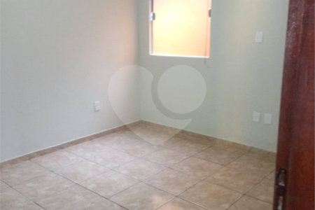 Casa térrea com salão comercial para venda no Maria Stella Fagá.