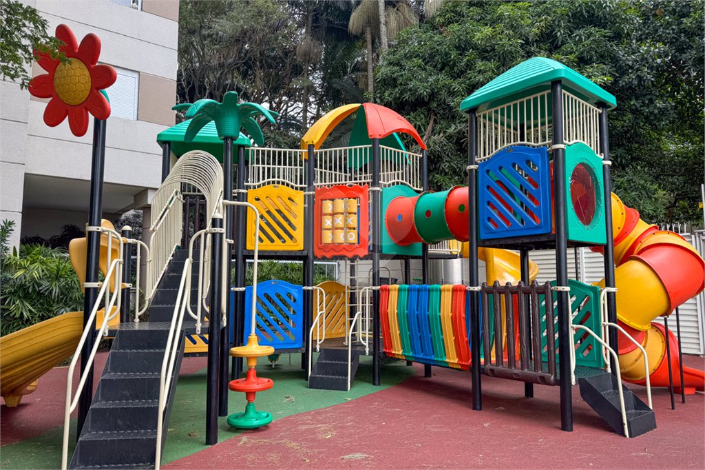 Apartamento de Alto Padrão no Campo Belo para venda com porteira fechada, com 4 dormitórios suítes e 4 vagas com lazer de club.