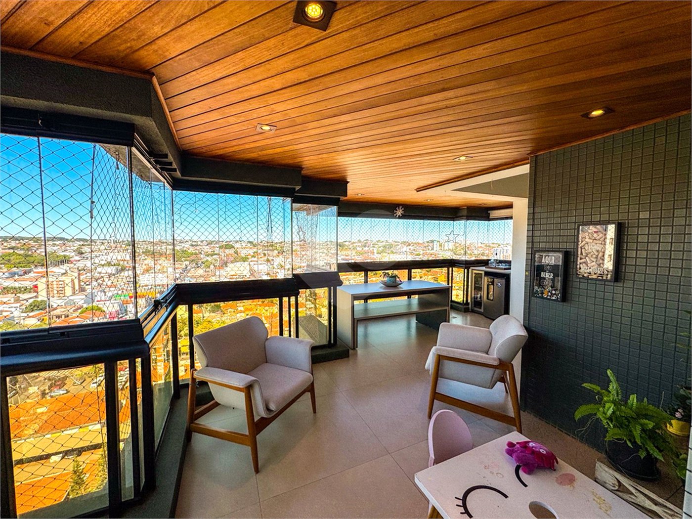 Apartamento à Venda no Centro de São Carlos - com 3 Suítes.