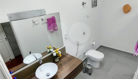 Sobrado à venda com 4 quartos em Vila Liviero, São Paulo, SP