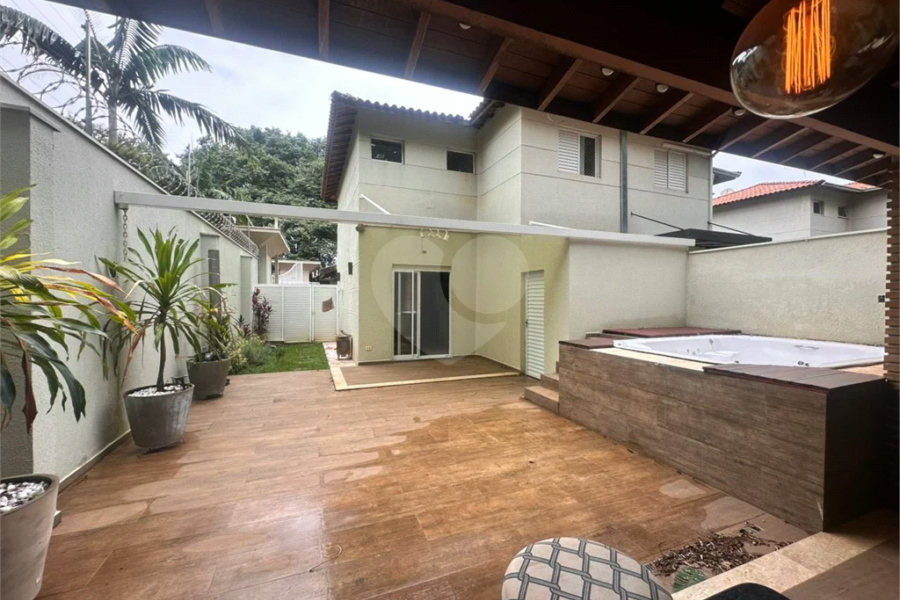 Casa de Condomínio com 3 Quartos e 2 banheiros à Venda, 311 m² por R$ 750.000