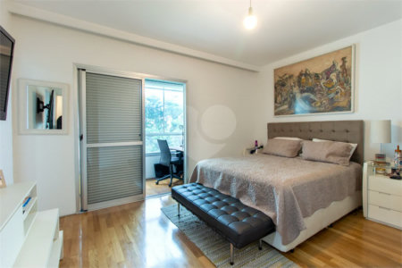 Apartamento a venda no Campo Belo, 192 M², 3 suites, 3 vagas, lazer e próximo ao metrô