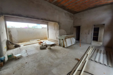 Casa Térrea no Condomínio Village Damha III.