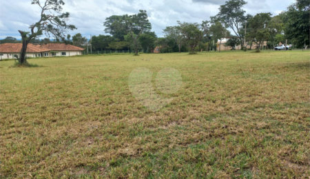 Terreno à venda no condomínio Vila Pinhal, Itirapina - SP