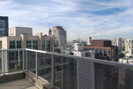 Conjunto comercial duplex à venda na Aclimação. Andar inteiro, puro charme!