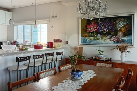 Sobrado Imponente com 249m² – 5 Dormitórios, Área Gourmet e Jardim com Lago | Vila Gilda – Santo André