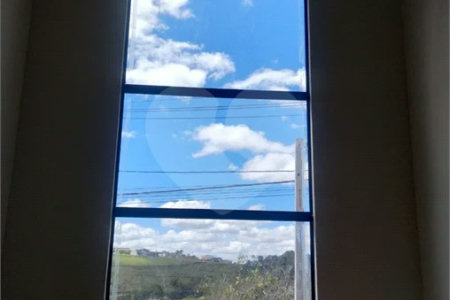 Casa em Atibaia com 3 dormitórios (1 suíte), sala 2 ambientes, piscina, 2 vagas de garagem, aceita financiamento