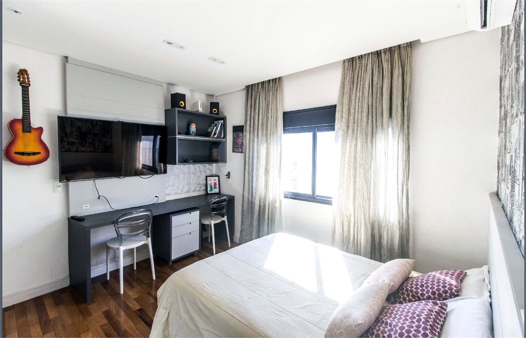 Casa de Alto Padrão à Venda no Residencial Campos do Conde – Santana de Parnaíba/SP