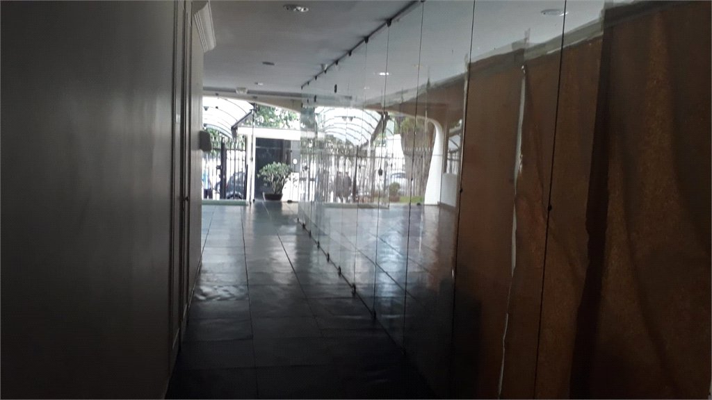 Venda apartamento 2 dormitórios, vaga de garagem fixa, lazer completo. Campo Belo. SP.