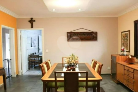 Casa com 120m² , 4 dormitórios , sendo 1 suíte , 3 vagas de garagem , à venda no Jabaquara.