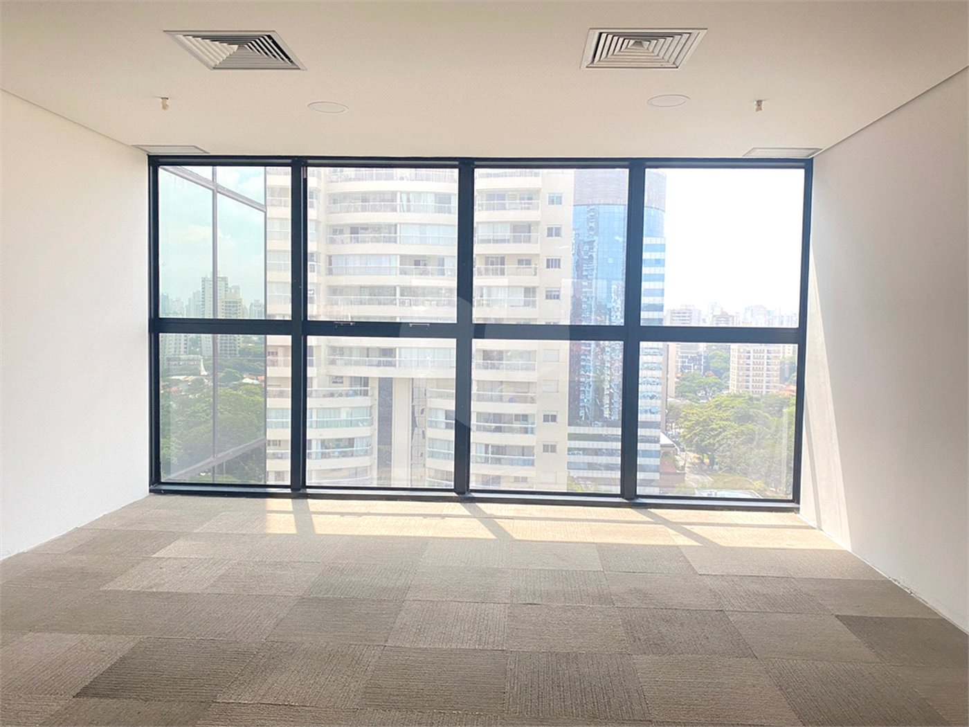 Conjunto Comercial 509,6 m² para locação no Condomínio Nações Unidas - São Paulo
