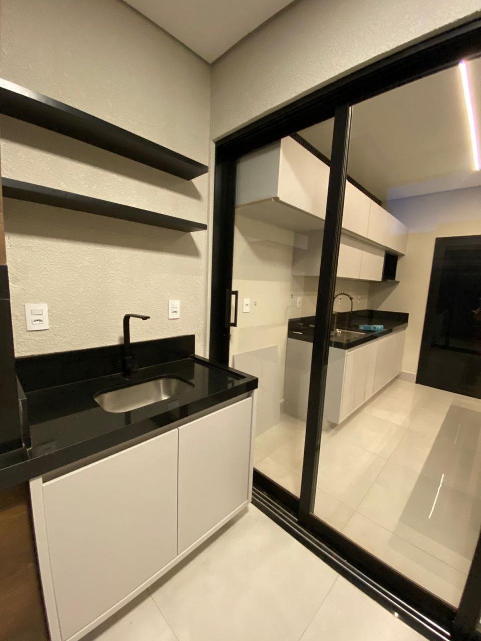 Casa à venda com 3 quartos, sendo 1 suíte, no condomínio Terras da Estancia, Paulínia- SP