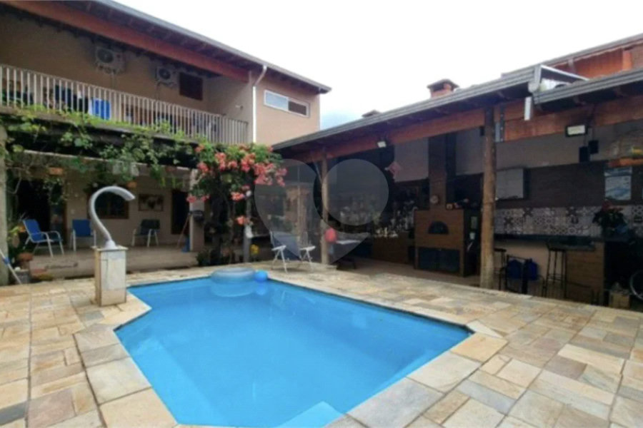 Casa à venda com 5 quartos no bairro Jardim Santa Silvia em Piracicaba/SP.