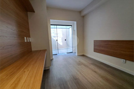 Studio de 35m2 à venda reformado com varanda na Vila Clementino