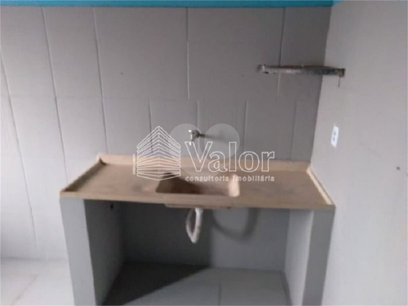 Ótimo salão comercial com uma casa no andar superior