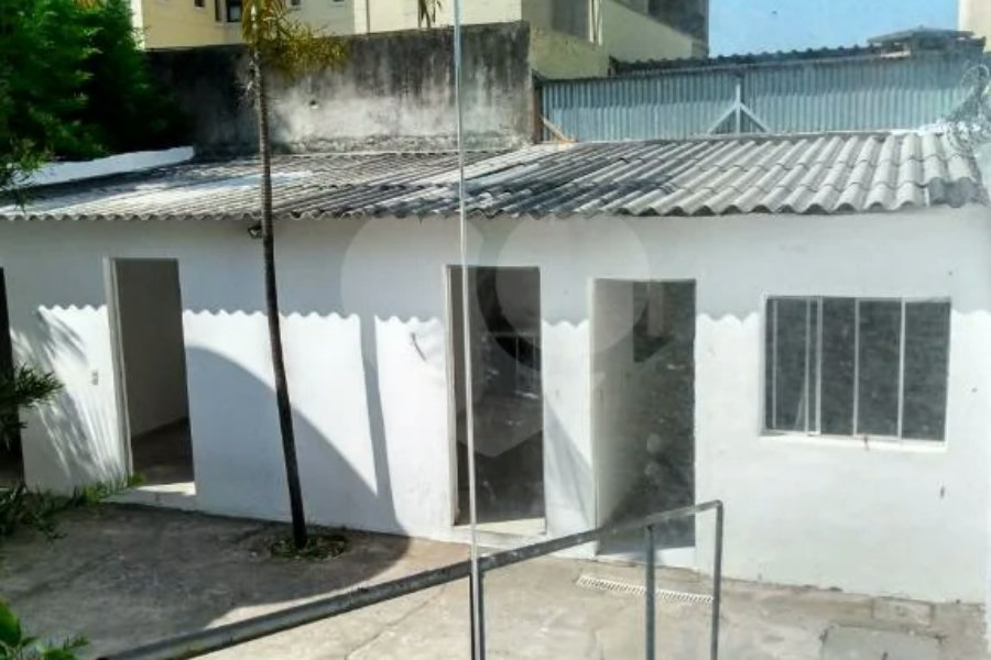Imóvel Comercial para Venda ou Locação em ótima localização na Rua Palacete das Águias, 300.
