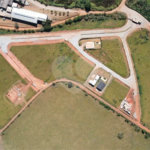 Terreno em Joanópolis com 1.000 metros, condomínio fechado com portaria e segurança, pronto para construir