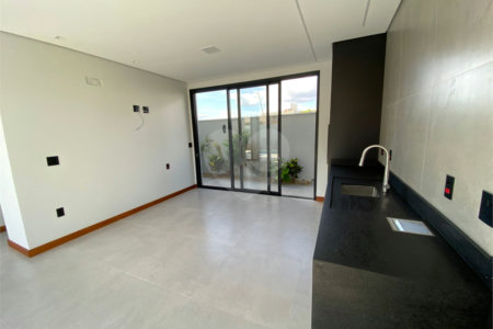 Casa à Venda no Condomínio Damha II