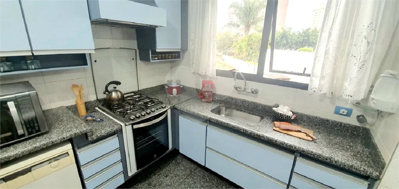 Apartamento à venda no Planalto Paulista de 147m² com 3 suítes e 3 vagas.