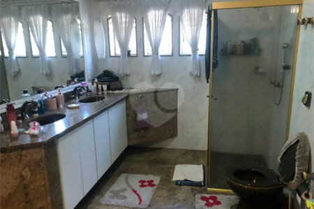 Sobrado com 363m² à venda no Alto da Moóca - 3 suítes e 6 vagas.