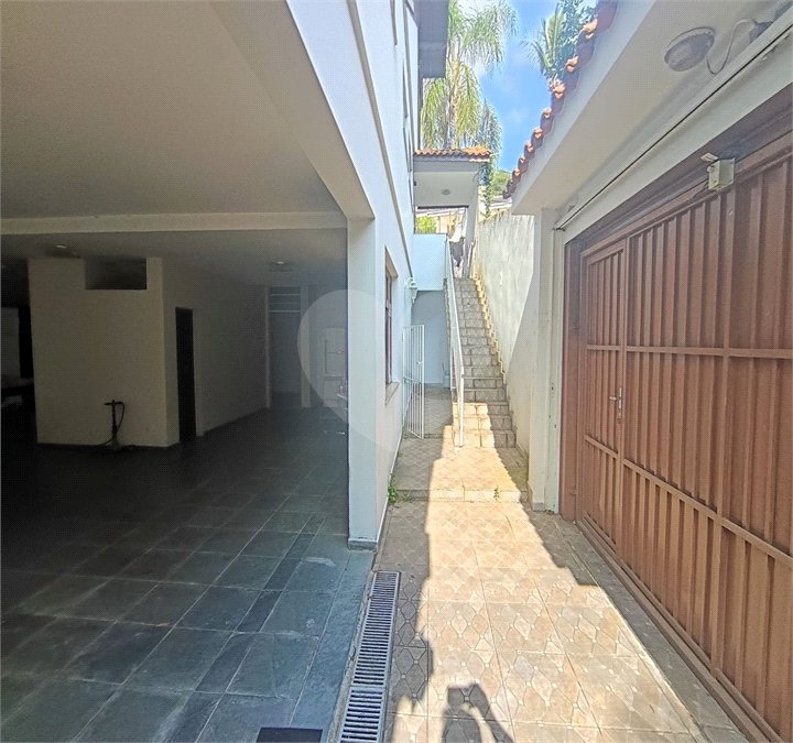 SOBRADO DE 426,0 M² COM 04 SUITES, SALÃO DE FESTAS, 06 VAGAS,06 BANHEIROS E PISCINA PARA LOCAÇÃO OU VENDA NO BARRO BRANCO