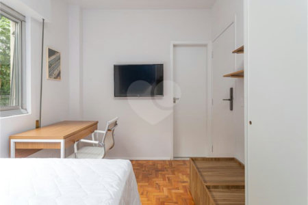 Excelente oportunidade para reformar e ficar com o apartamento dos seus sonhos!