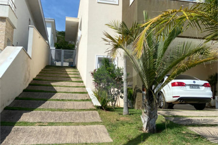 Linda casa Condomínio Santa Isabel I