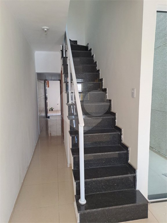 Sobrado novo de 3 quartos, 1 suíte, com 100 m², 2 vagas de garagem à venda no Jardim Eliane SP