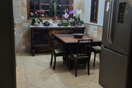 Casa à venda com 5 quartos, sendo 3 suítes, em Real, Praia Grande - SP