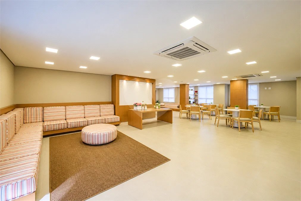 Apartamento de 127 m² em andar alto, com vista livre, 3 suítes planejadas, sacada gourmet envidraçada, 2 vagas e lazer completo, próximo ao Shopping Golden Square e à Avenida Kennedy.