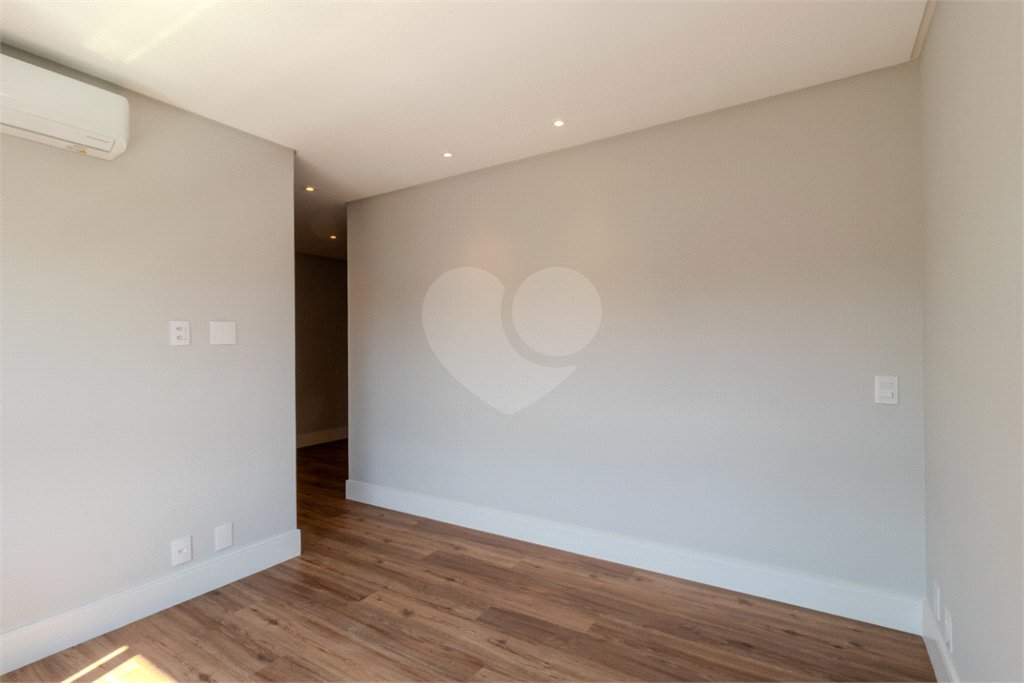 Apartamento para venda em Moema com 3 quartos, sendo 3 suítes, 2 vagas, 149 m²