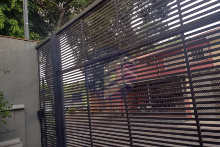 Casa à venda ou para alugar com 3 quartos, sendo 2 suítes, em Jardim Trussardi, São Paulo - SP