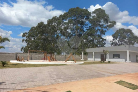 Terreno para venda, dispondo de 251,00 m² .