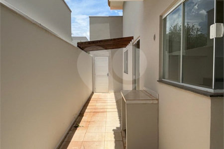 Vende-se casa no Village Damha II