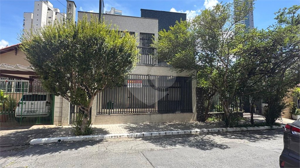 Prédio Comercial de Alto Padrão - 253m², 5 Salas, 5 banheiros , 3 Vagas , à venda na Moóca