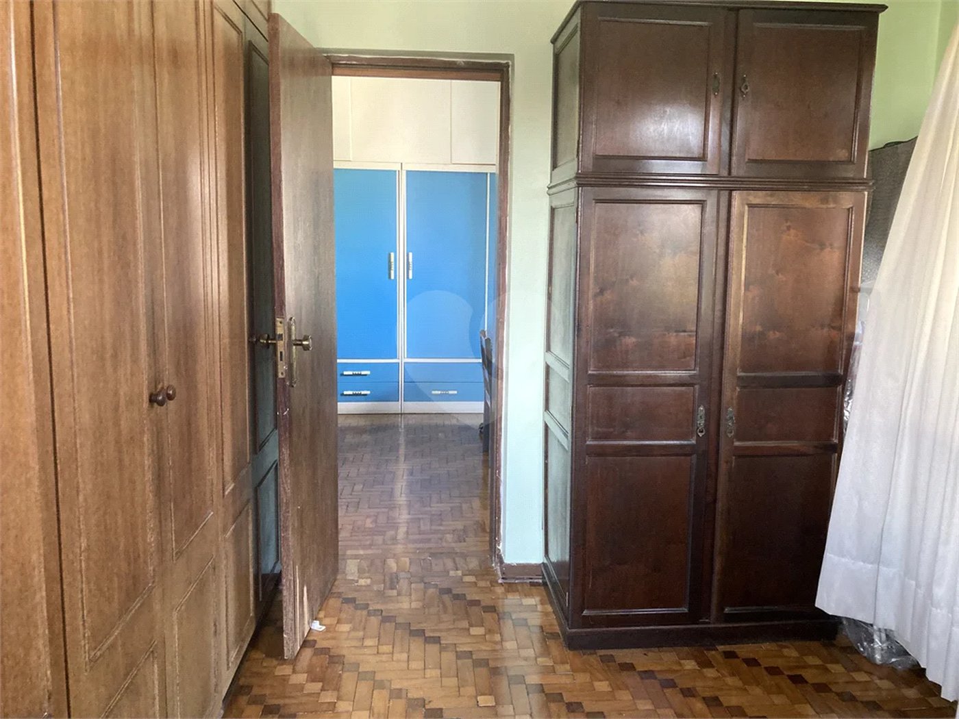 Casa com 4 dormitórios na Saúde.