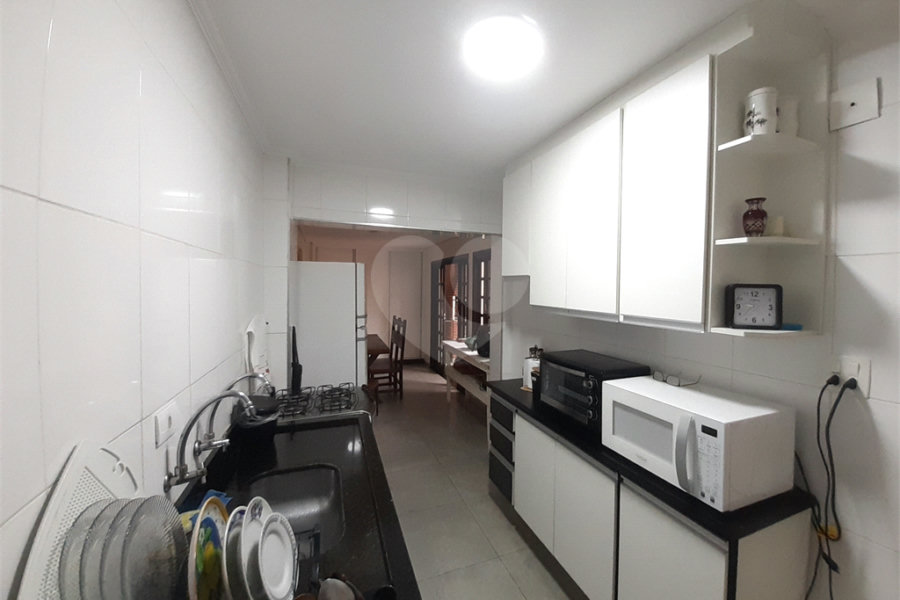 Vende-se: Sobrado de Vila, 2 quartos, Edícula com 1 Suíte, 1 Vaga, Santana!