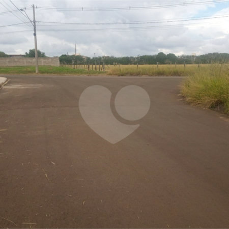 Lote no Jardim do Bosque, aceita financiamento ou aquisição de terreno e construção .
