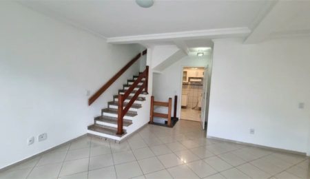 Casa à venda com 3 quartos, sendo 1 suíte,  no condomínio Residencial Villagio, São Paulo - SP