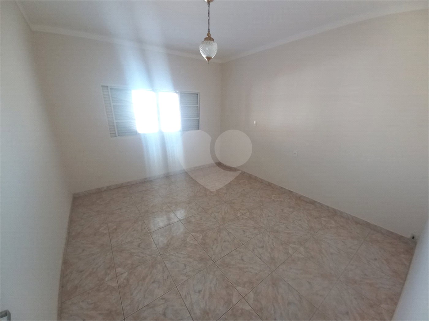 Casa térrea com 2 dormitórios.
