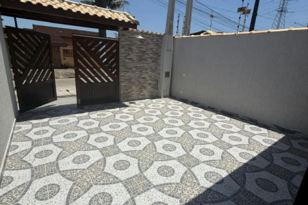 🏖️ Oportunidade Imperdível em Itanhaém – Casa com Piscina à Venda!