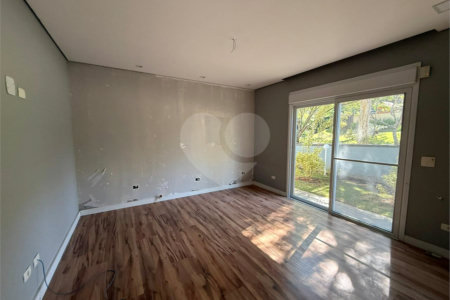 Casa alto padrão condomínio fechado em Atibaia com 4 suítes e ampla área de lazer, espaço gourmet, piscina, 6 vagas garagem