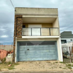Sobrado a venda com 3 dormitorios sendo 1 suite com closet e varanda no bairro Arcoville