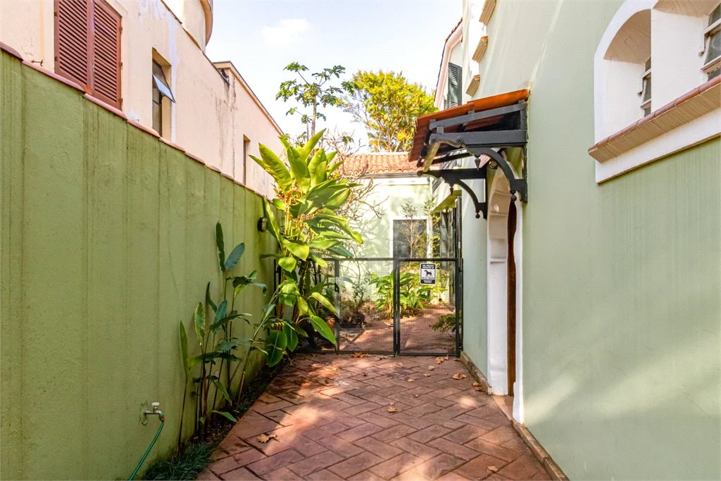 PACAEMBU COM LINDO QUINTAL /ACEITA APTO NA REGIAO ATÉ 40%