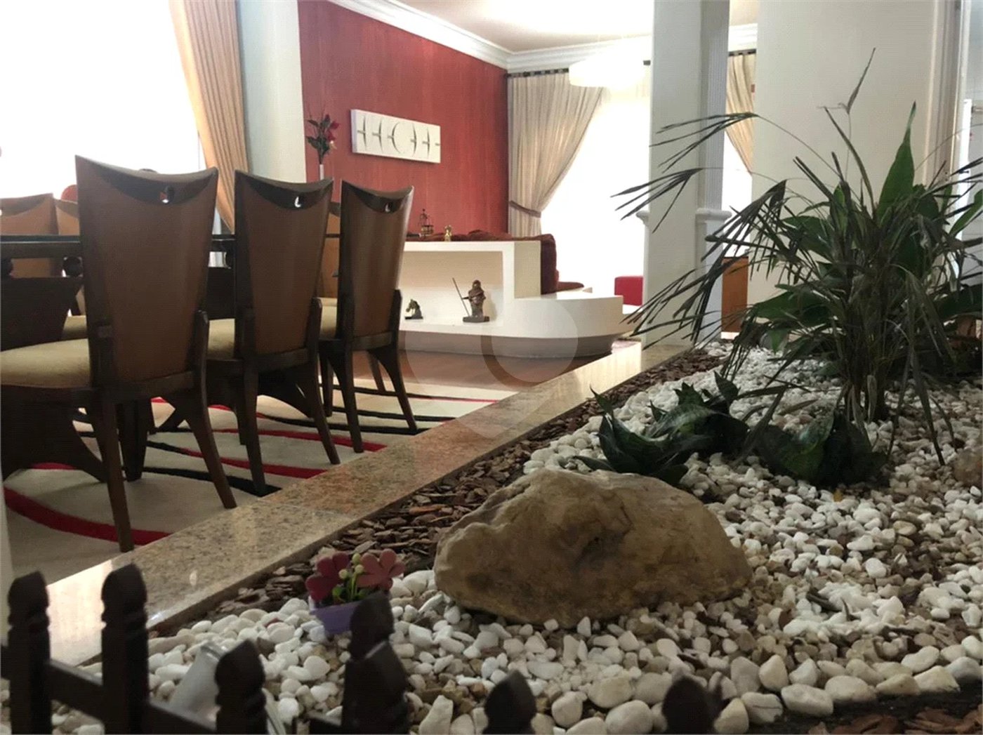Sobrado com 363m² à venda no Alto da Moóca - 3 suítes e 6 vagas.