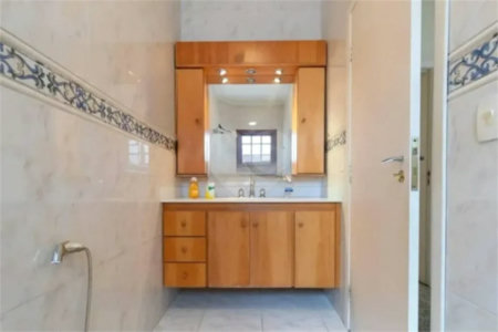 Casa com 3 dormitórios sendo 3 suítes com 03 vagas de garagem.