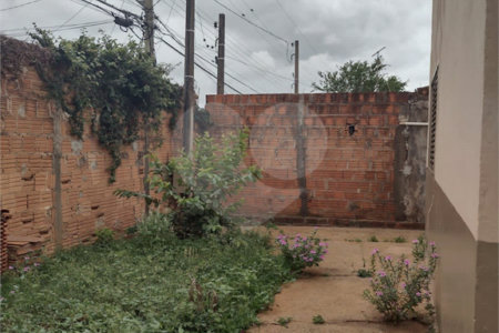 Casa térrea em Araraquara/SP.