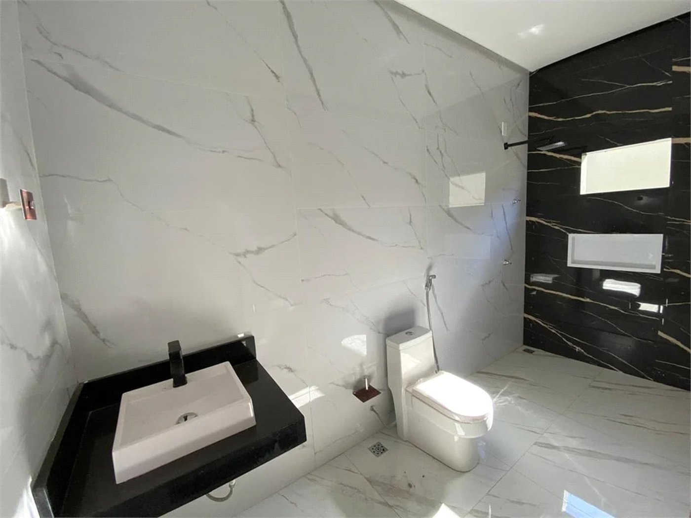 Casa à venda com 3 quartos, sendo 1 suíte,  em Eixo Cidade Nova, Balsas, MA