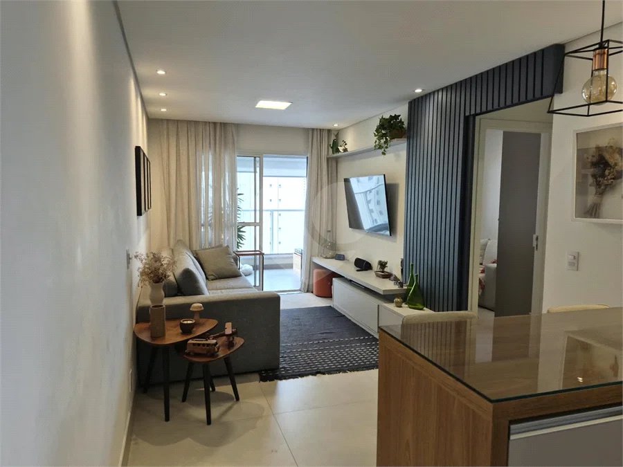 Oportunidade na Vila Leopoldina!! Apartamento com dois dormitórios, sendo uma suíte, dois banheiros, e com duas vagas.